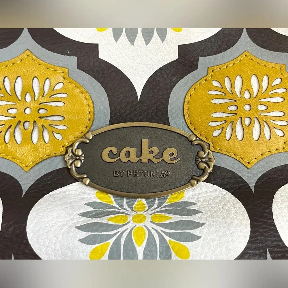 Petunia Pickle Bottom Marmalade Fondant Cake Cameo Clutch Purse Bag Women's Gray
